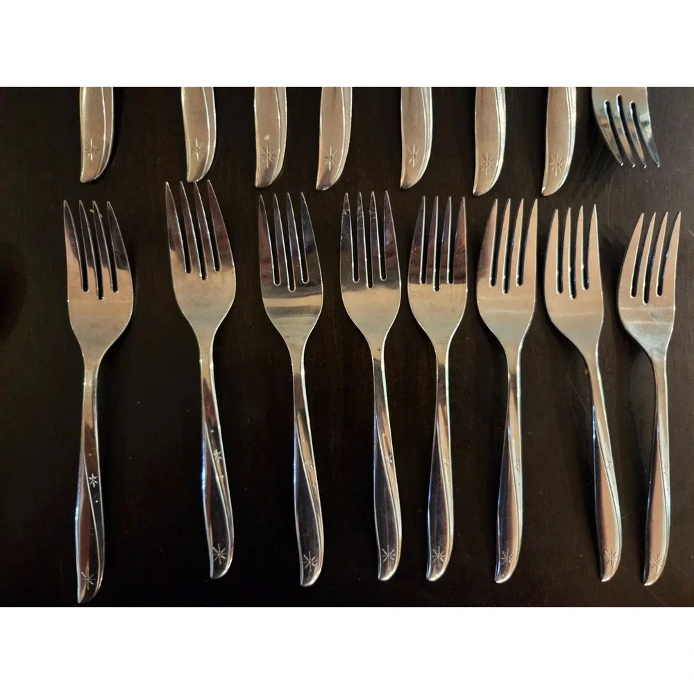 ONEIDA Community Twin Star MCM 40 Piece Stainless Flatware Setting for 8 - read
